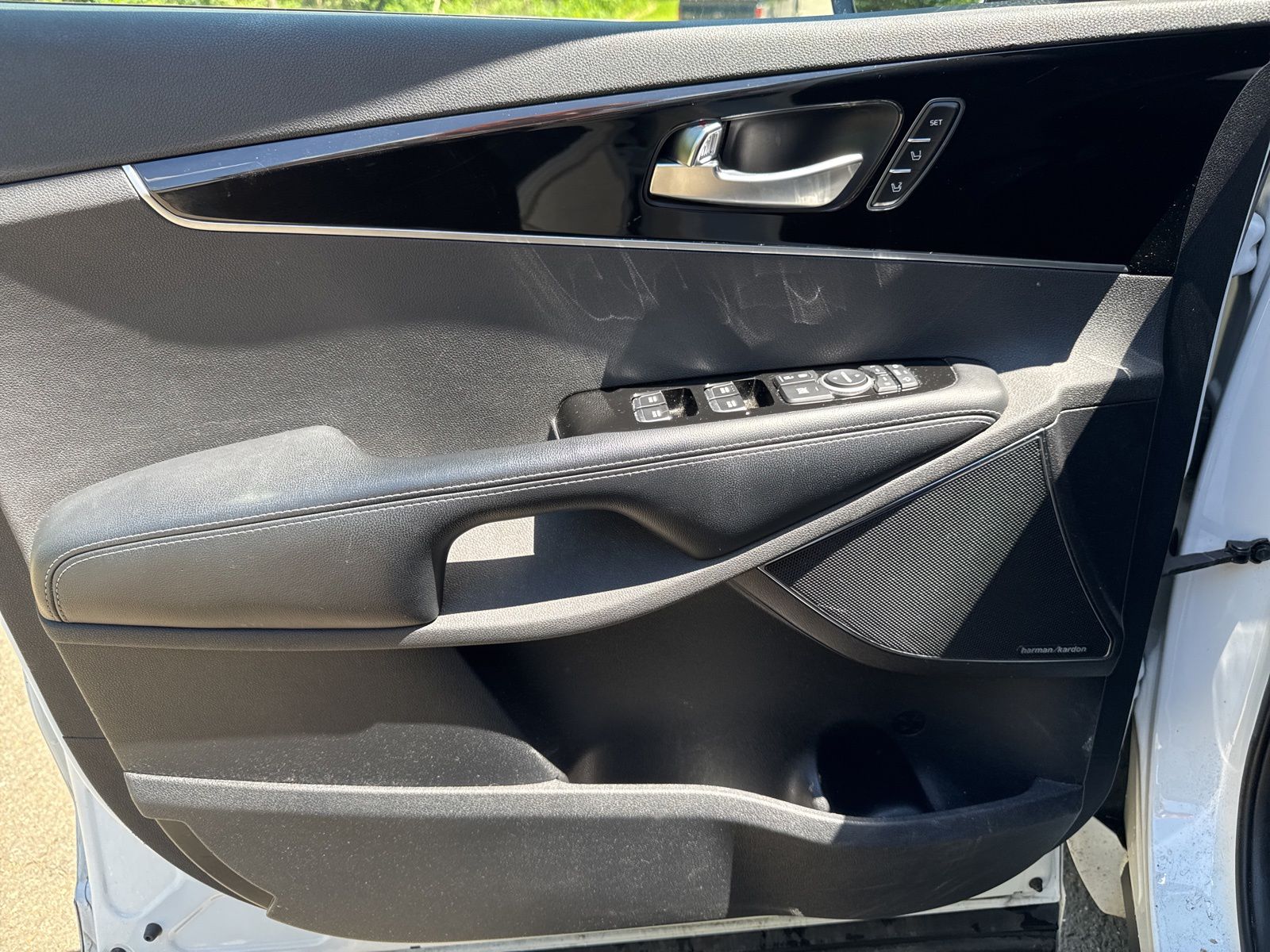 Used 2019 Snow White Pearl Kia SX image 25