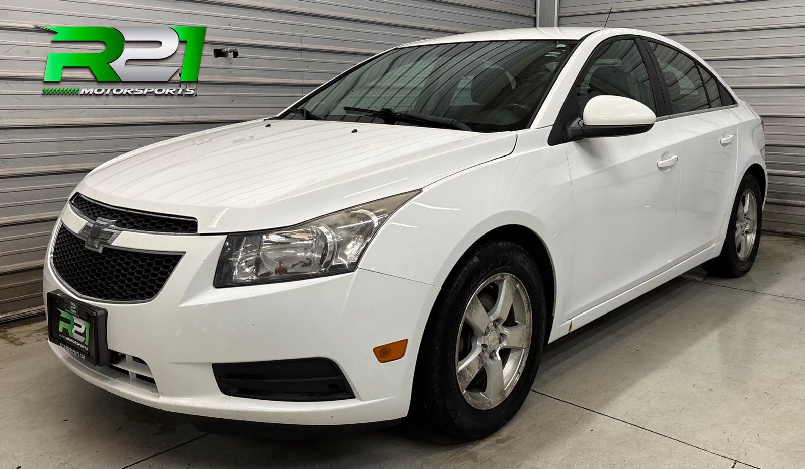 Summit White 2014 Chevrolet Cruze Sedan Front-Wheel Drive 6-Speed Automatic Overdrive