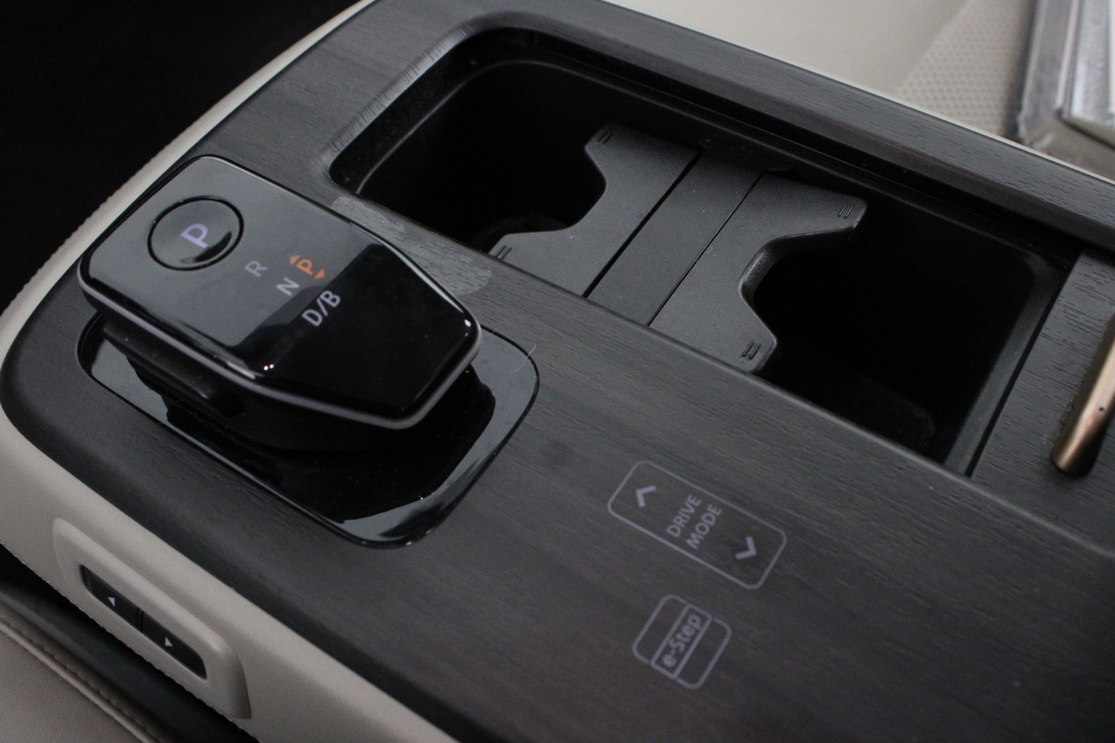 Used 2023 Black Nissan ENGAGE image 16