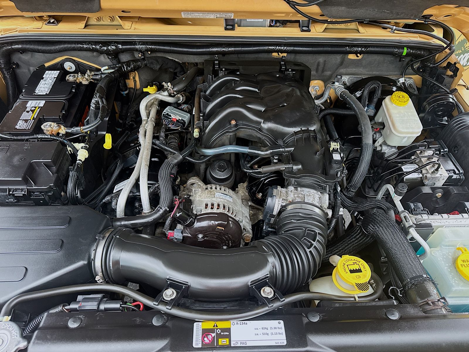 Used 2013 Beige Jeep Unlimited Sahara image 32