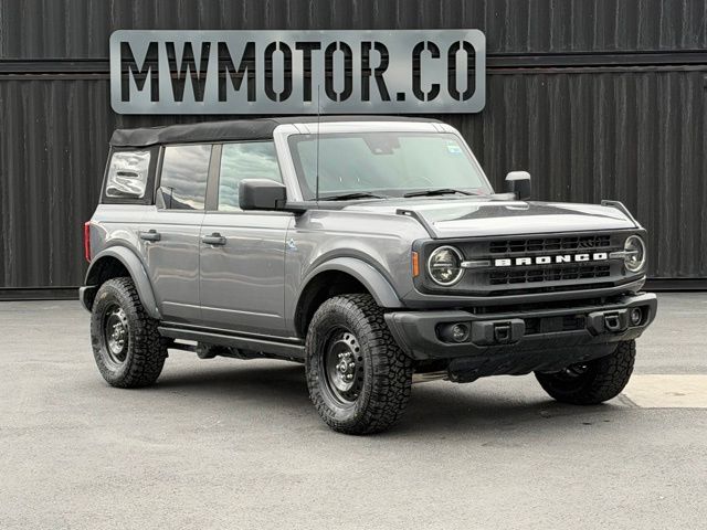 2023 Ford Bronco Black Diamond 4x4's photo
