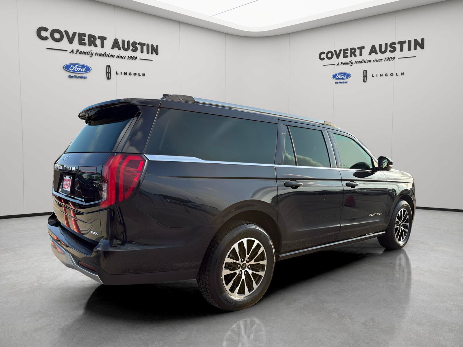 Used 2025 Black Ford Platinum image 5