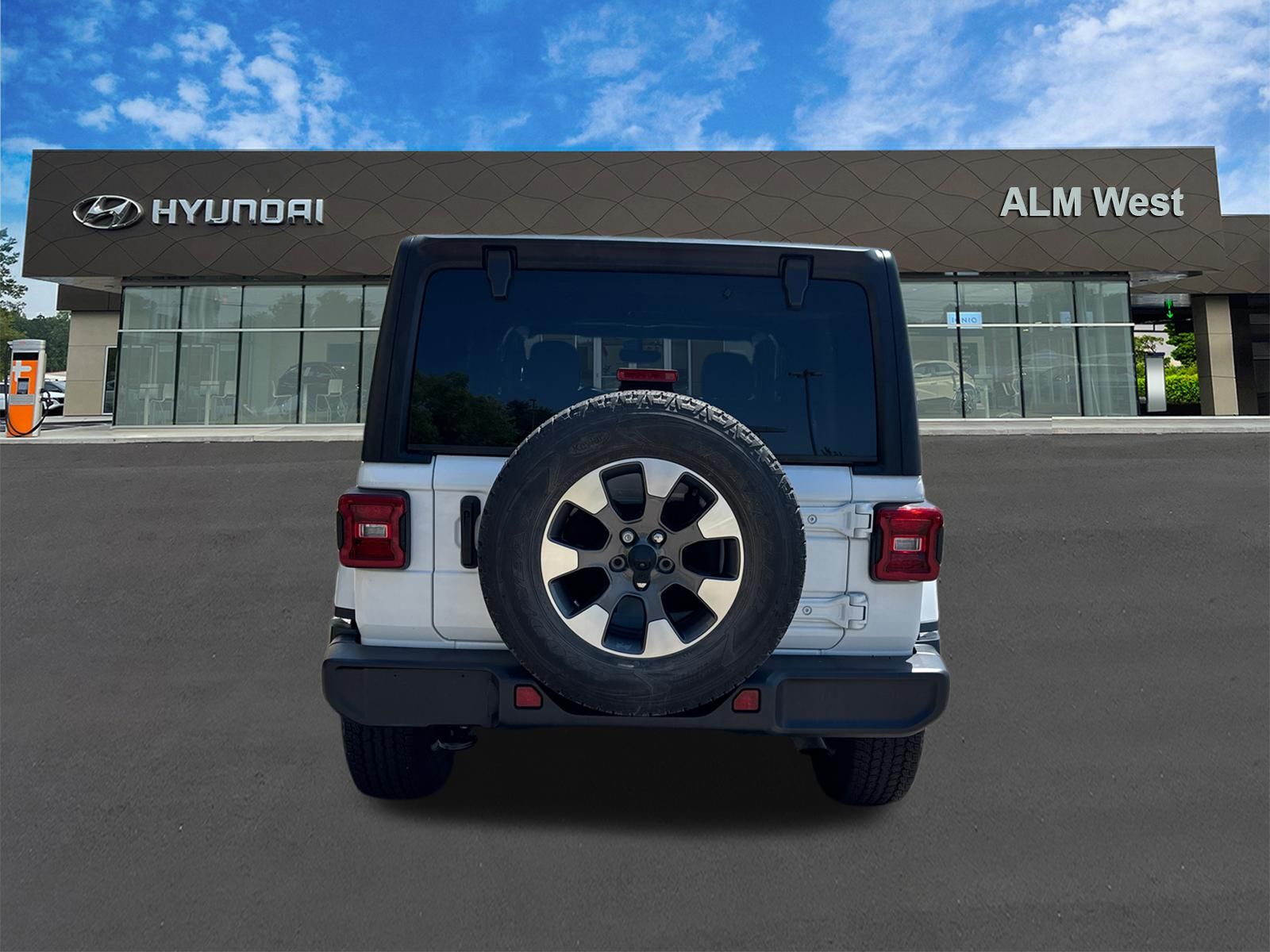 Used 2022 White/off-white Jeep Unlimited Sahara image 6