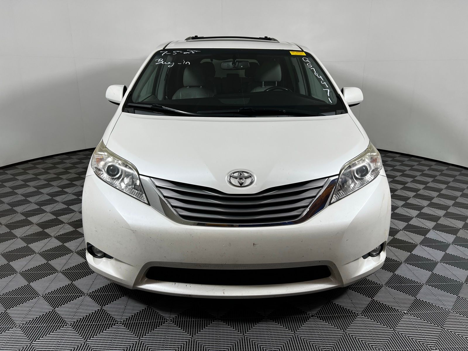 Thumbnail: 2016 Toyota Sienna - 2