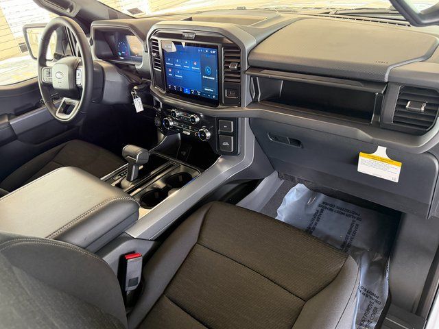 New 2026 Oxford White Ford XLT image 9