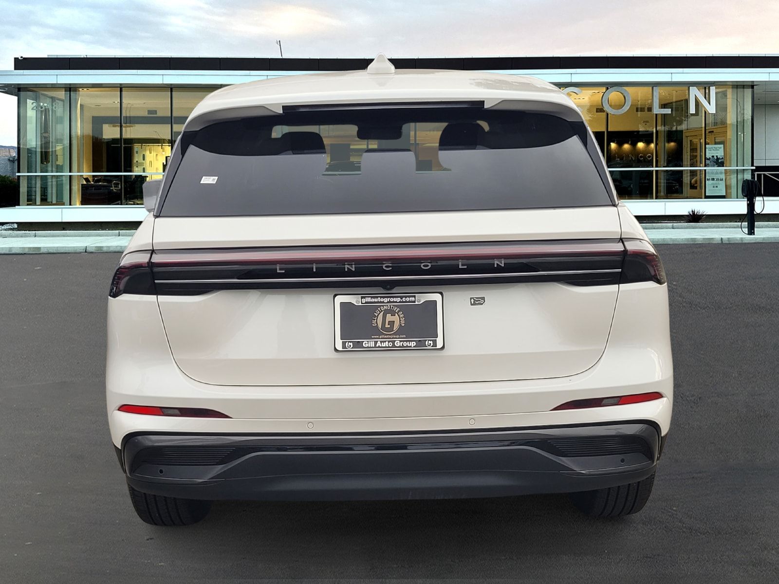 New 2026 White Lincoln Premiere image 5