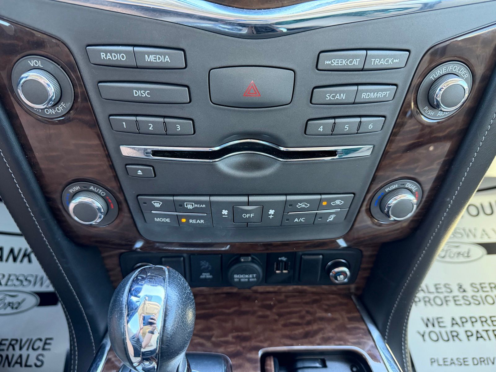 2020 Nissan Armada image 24