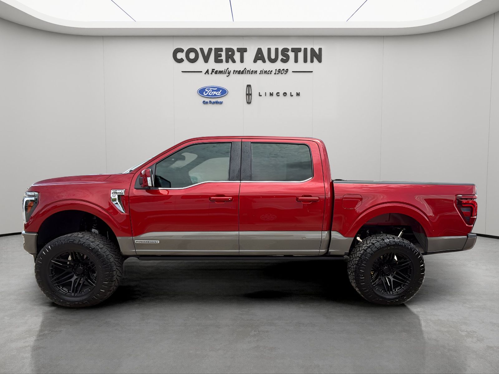 Used 2025  Ford King Ranch image 2