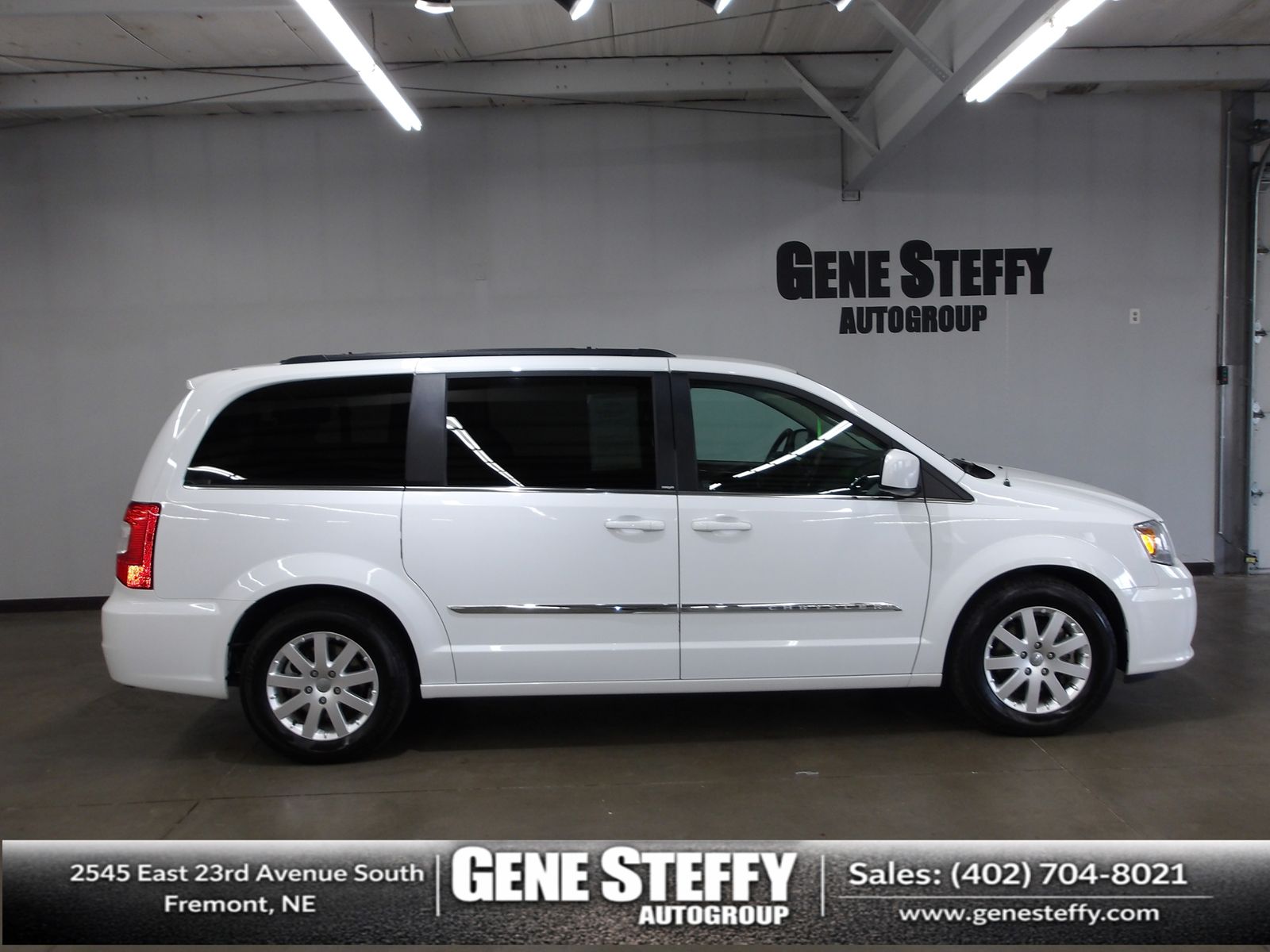Bright White Clearcoat 2014 Chrysler Town & Country Touring FWD Minivan Front-Wheel Drive 6-Speed Automatic