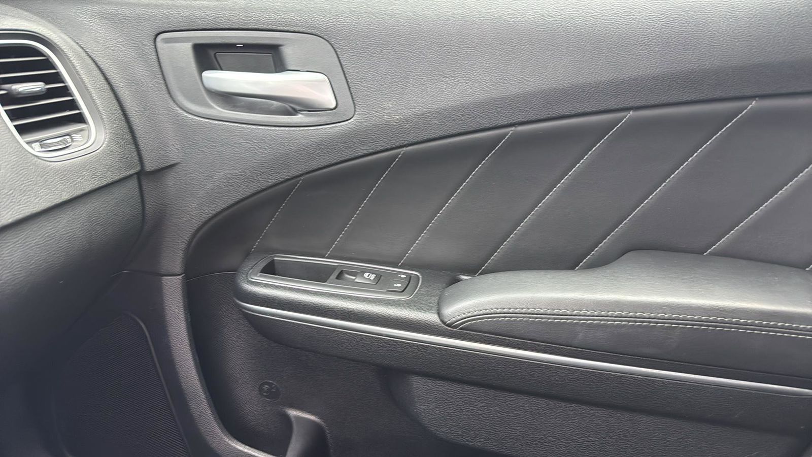 Used Car 2015 Dodge Charger  Sxt For Sale Under $15,000 In Austin, Texas