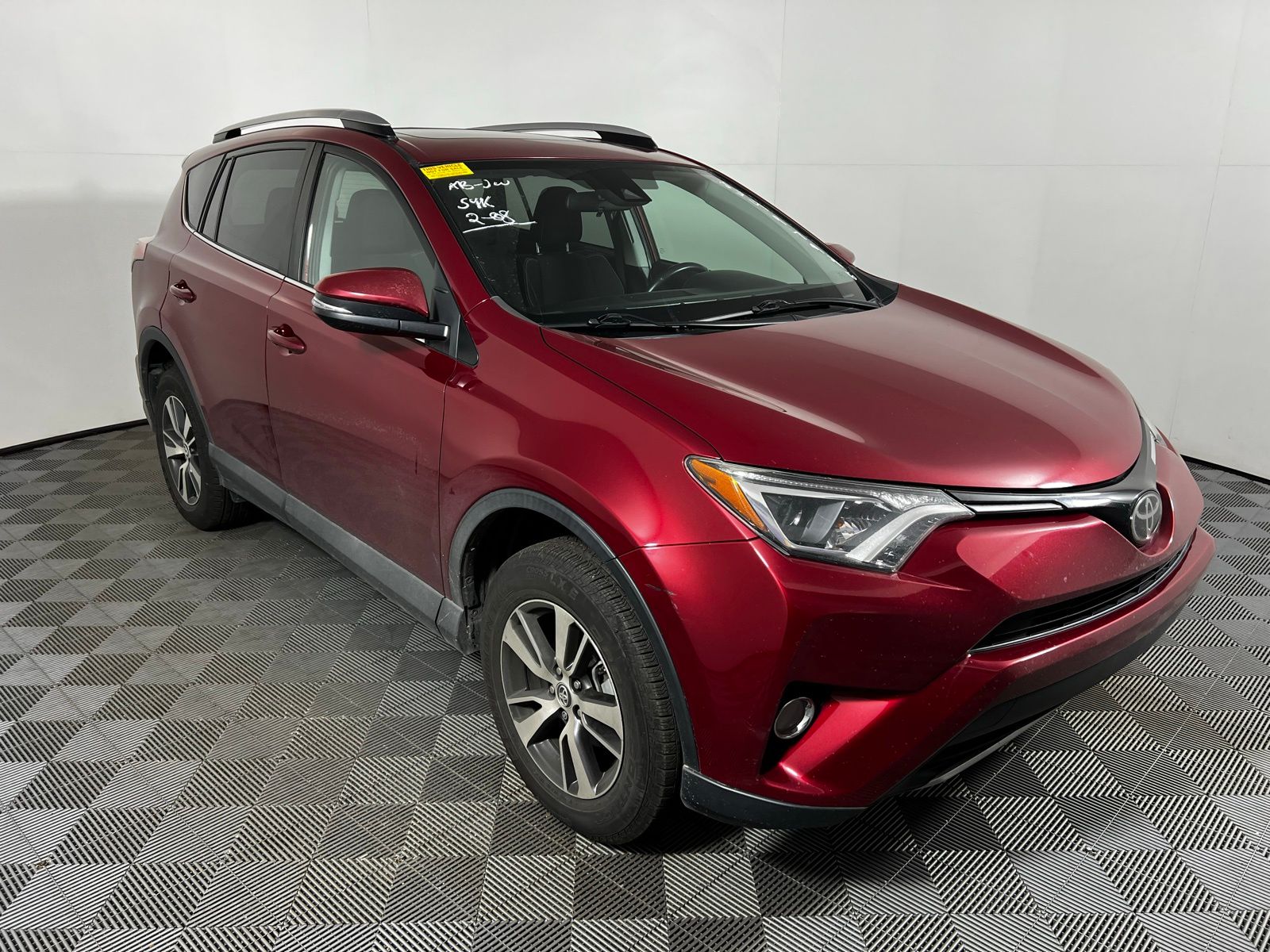 Thumbnail: 2018 Toyota RAV4 - 3
