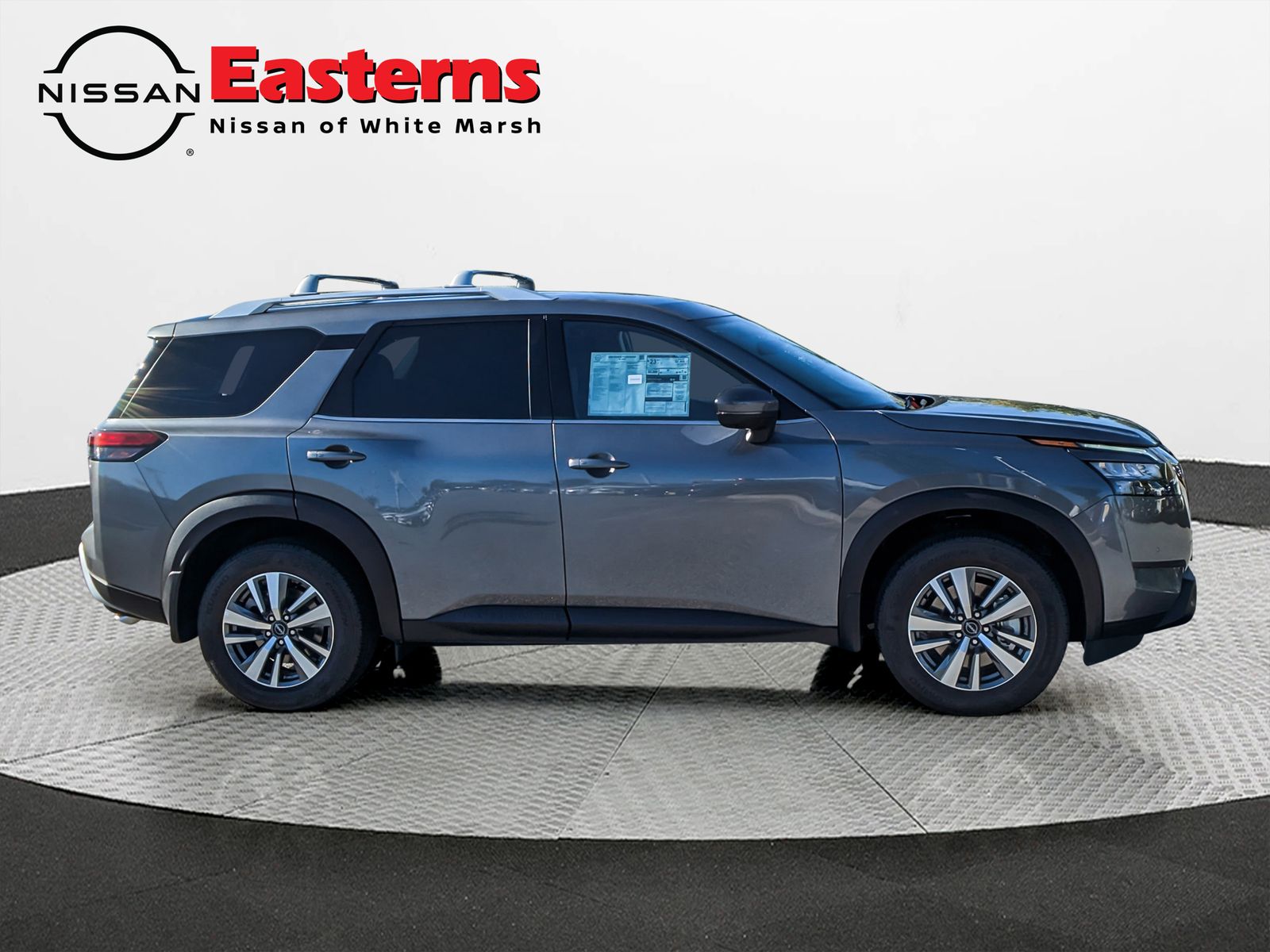 2025 Nissan Pathfinder SL photo 4