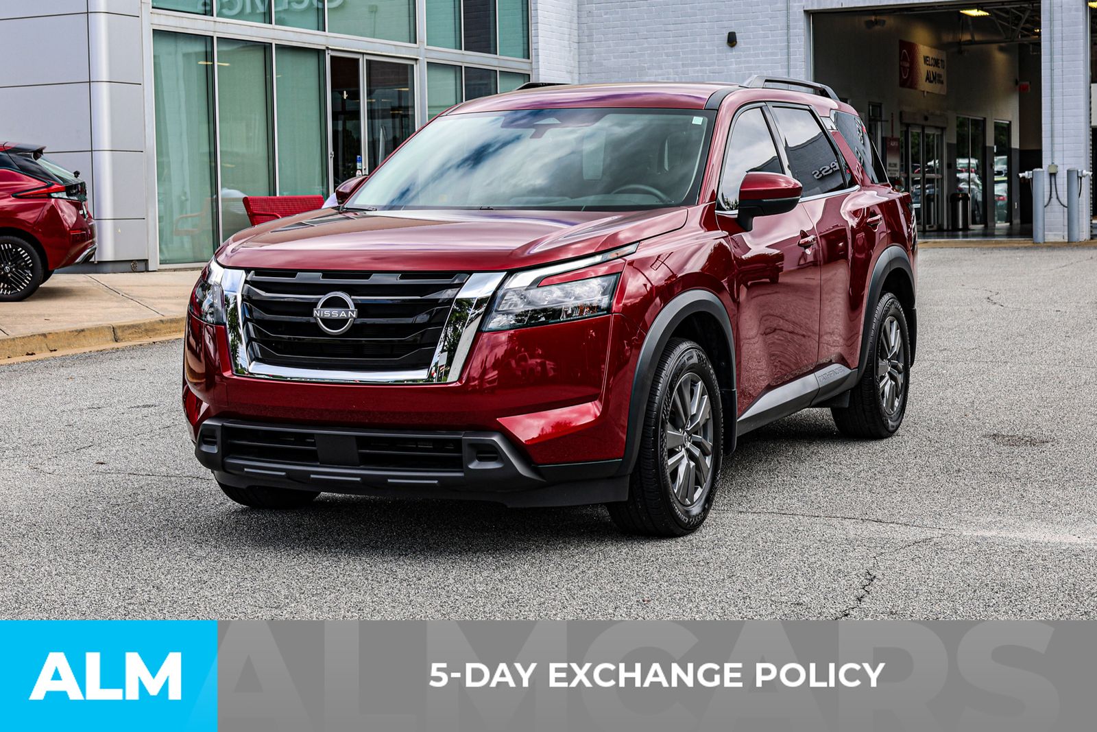 2024 Nissan Pathfinder SV photo 3
