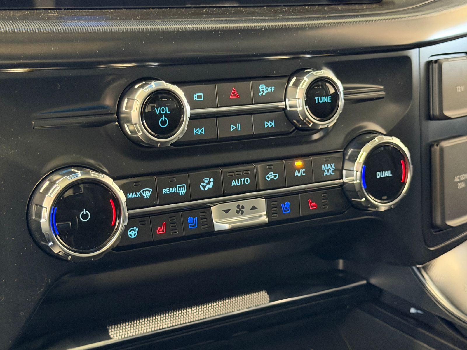 New 2026 Avalanche Ford Platinum image 28