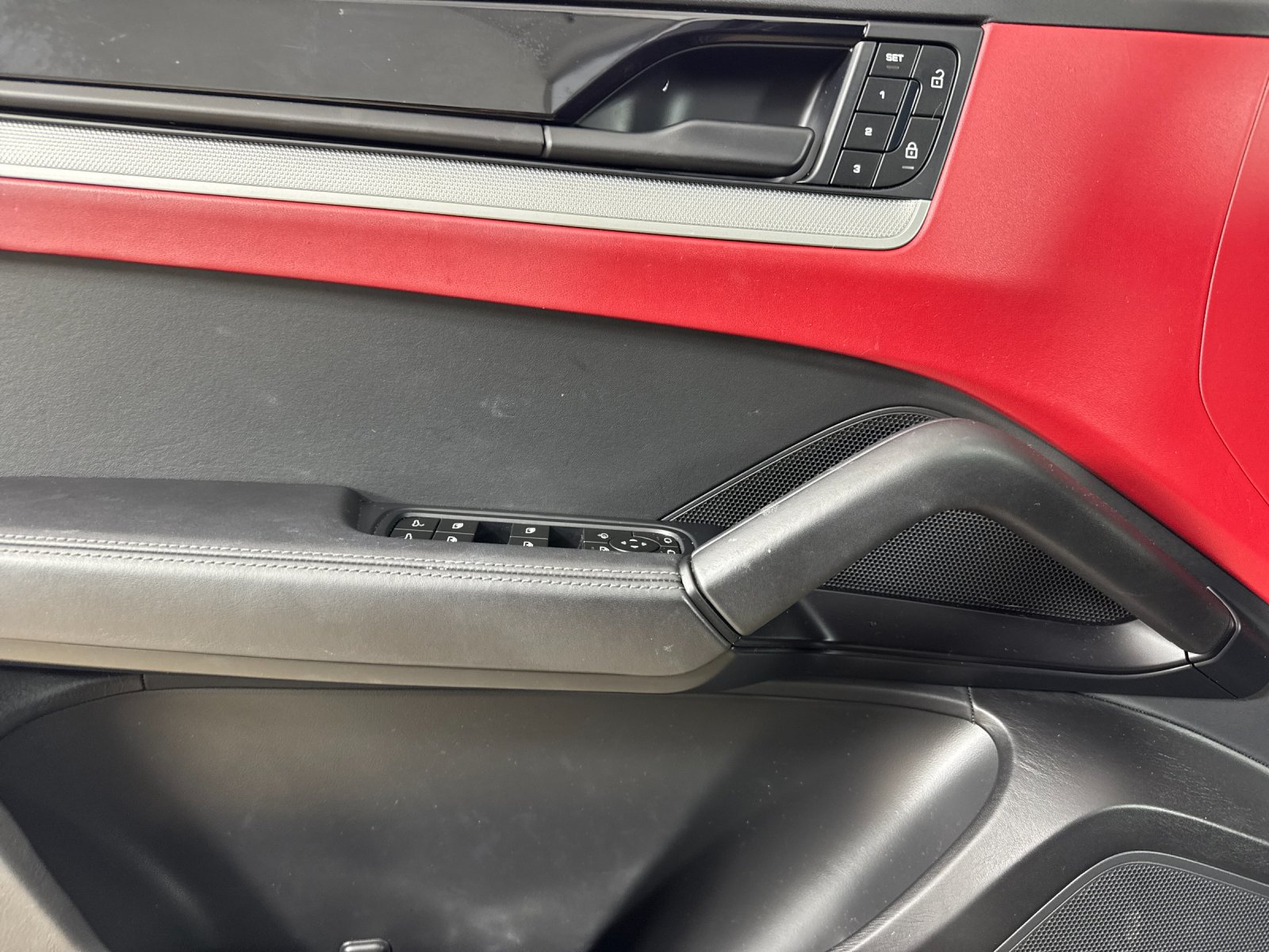 2024 Porsche Cayenne Base — full photo 12 of 30