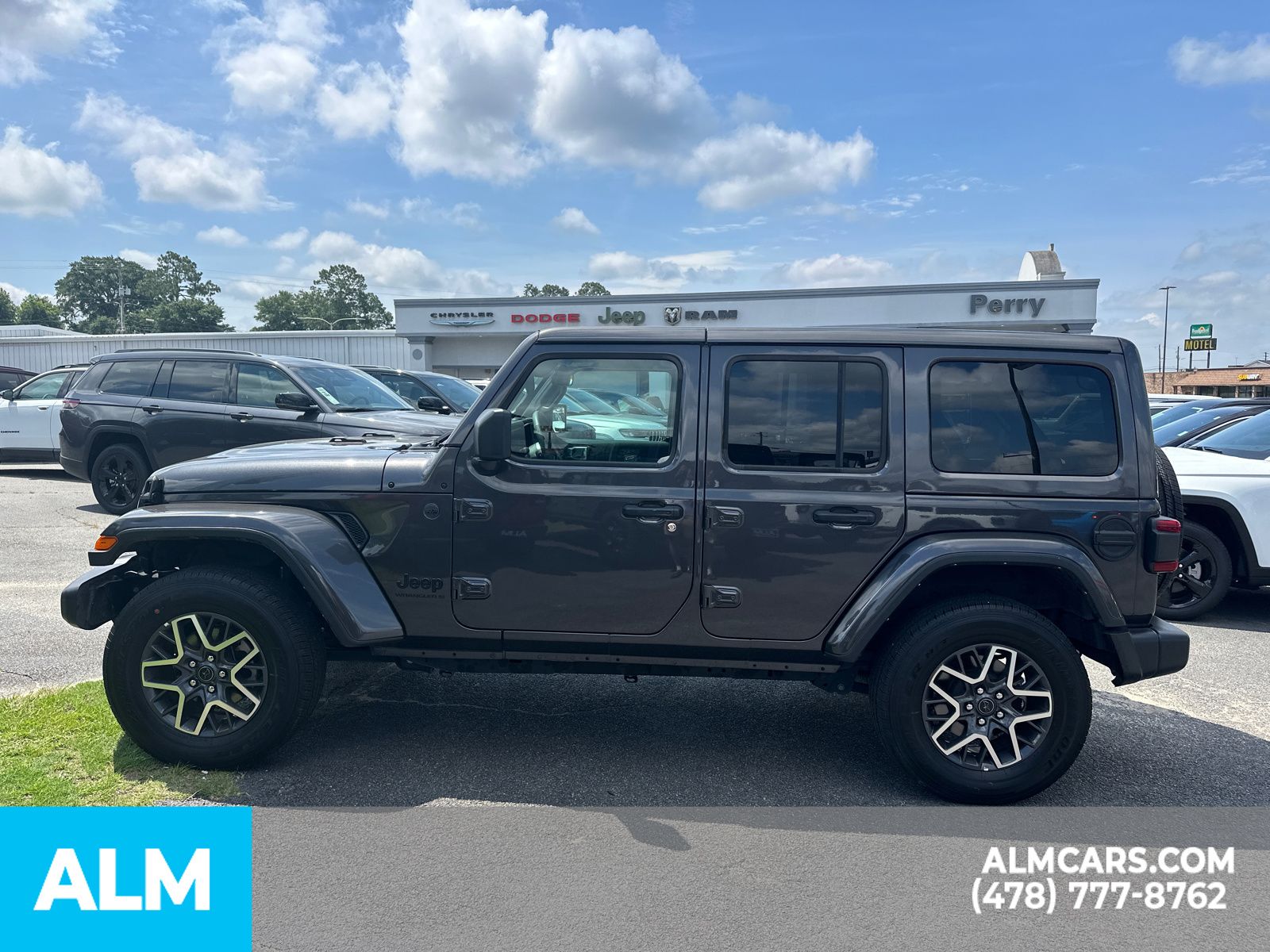 Used 2025 Gray Jeep Sahara image 10