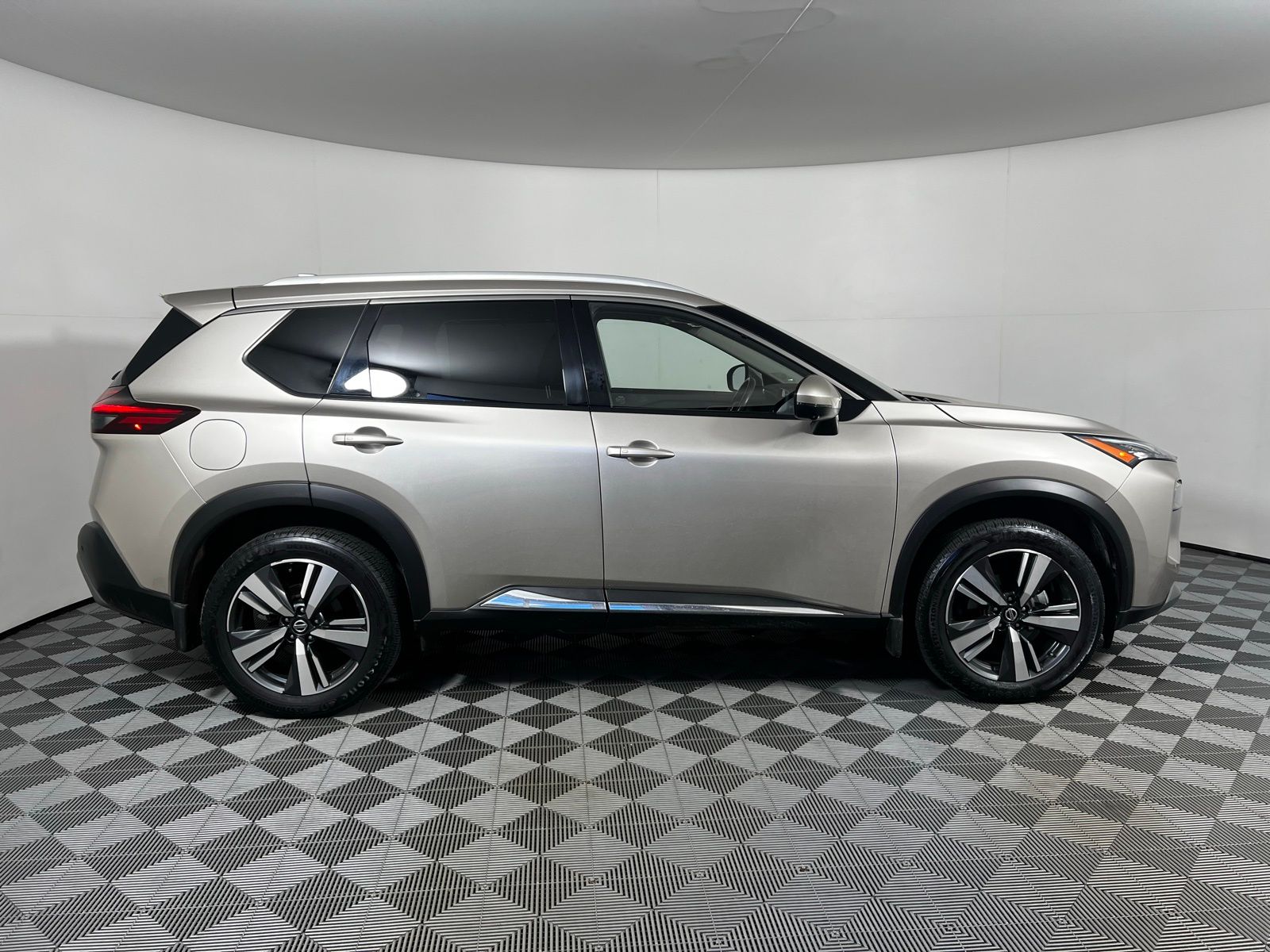Thumbnail: 2021 Nissan Rogue - 4