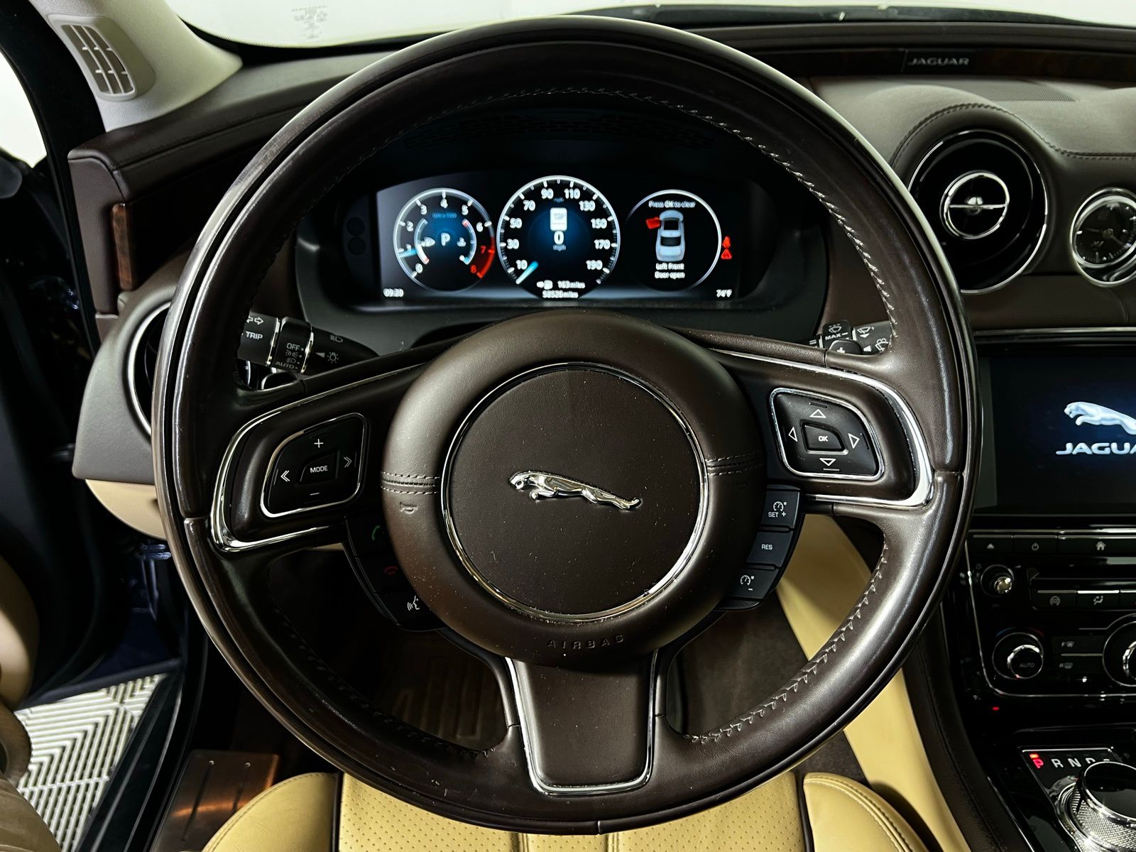 Thumbnail: 2016 Jaguar XJ - 10