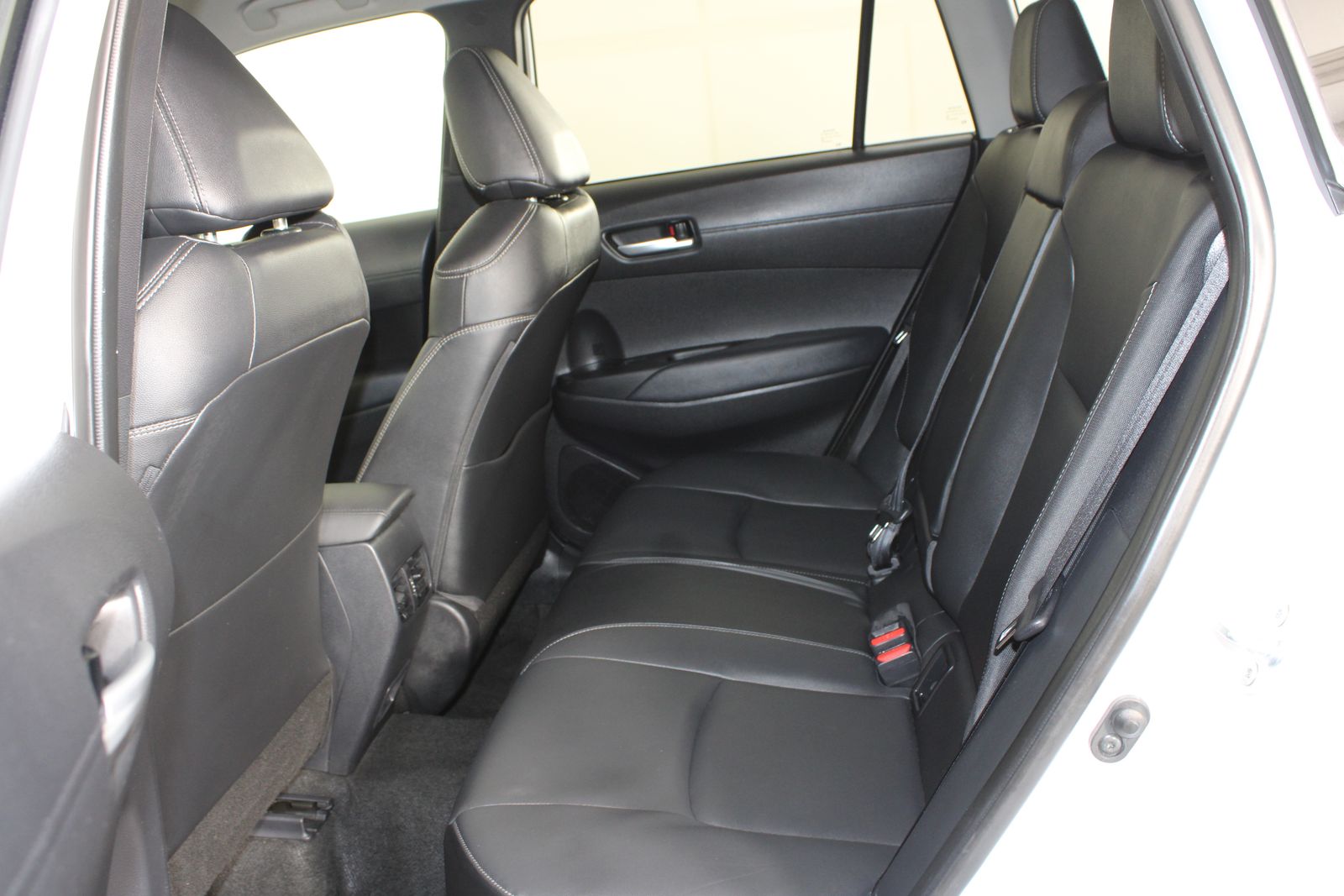 Used 2022 Beige Toyota XLE image 8