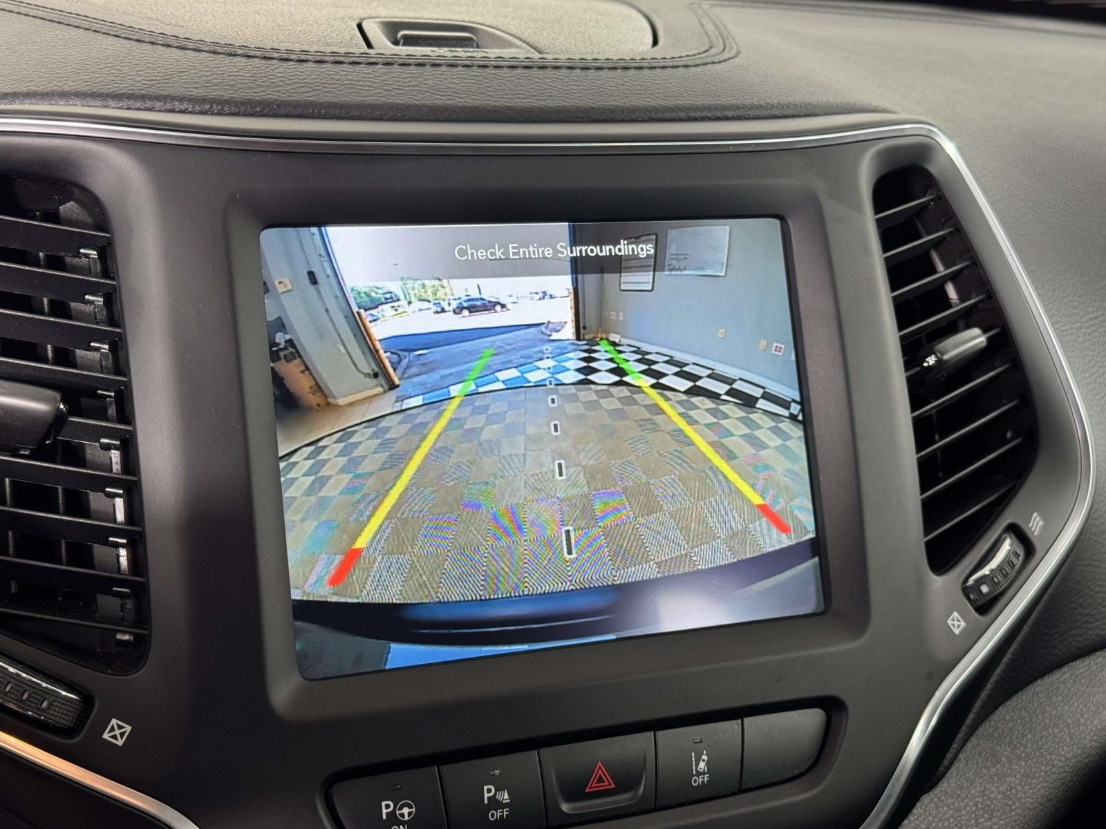 Used 2023 Gray Jeep Altitude image 18