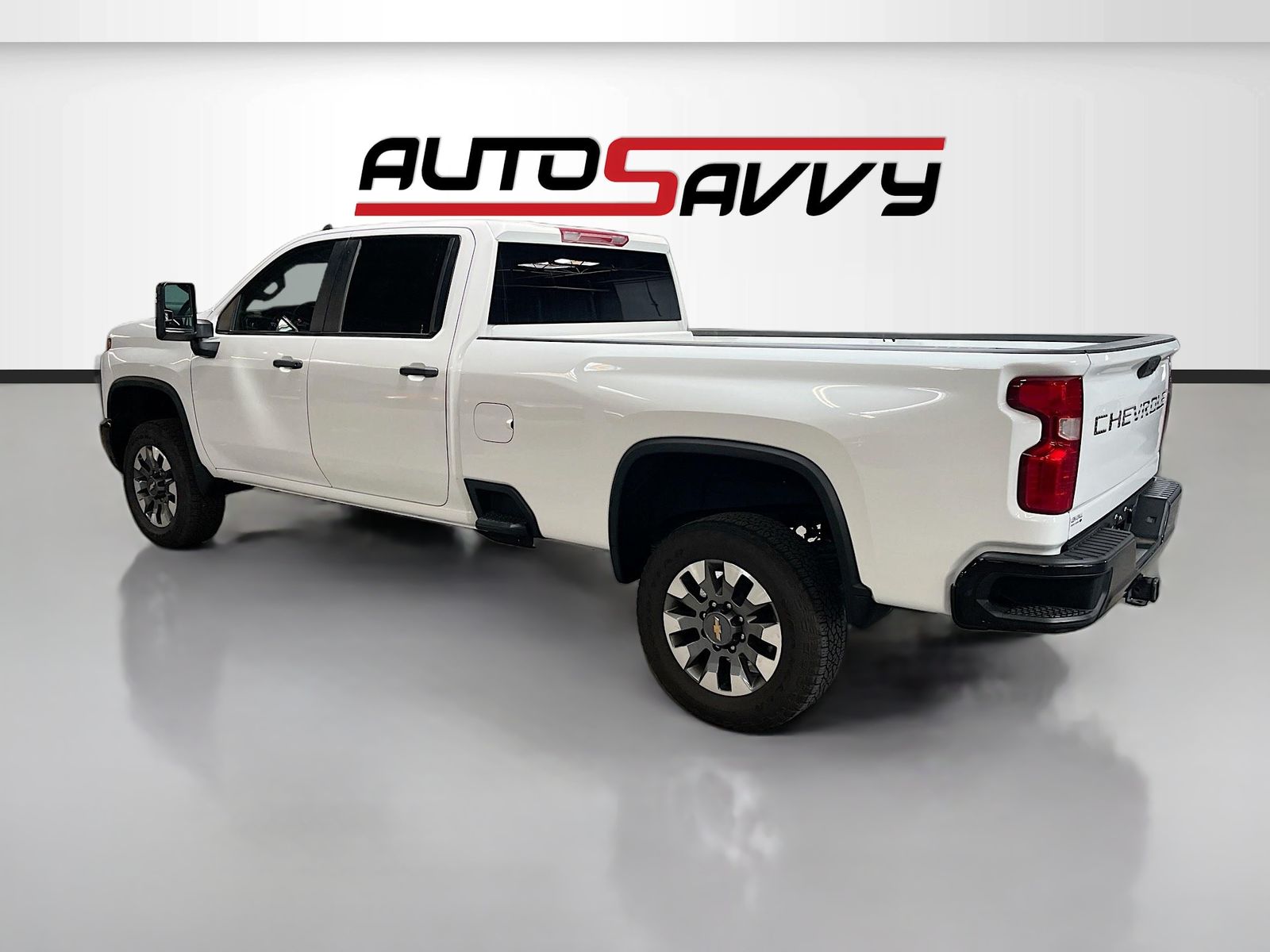 Used 2024 White Chevrolet Custom image 5