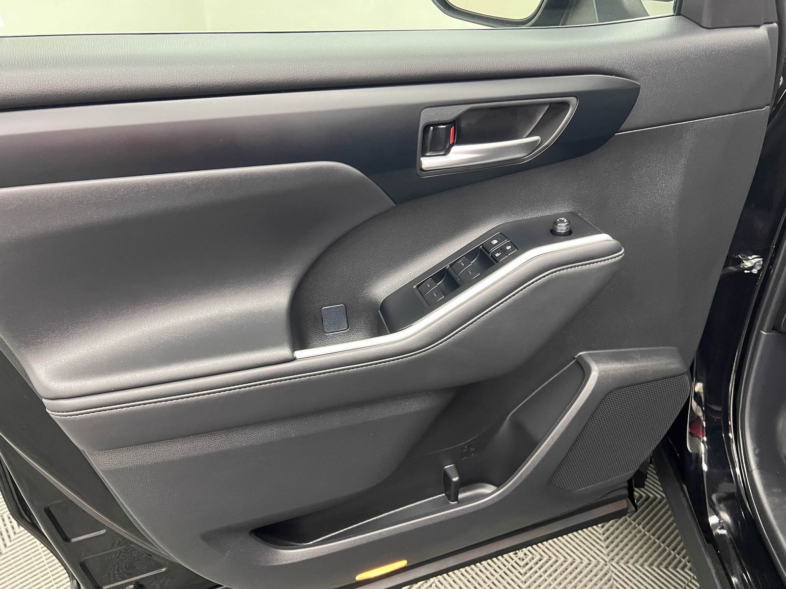 used 2025 Toyota Highlander car, priced at $43,388