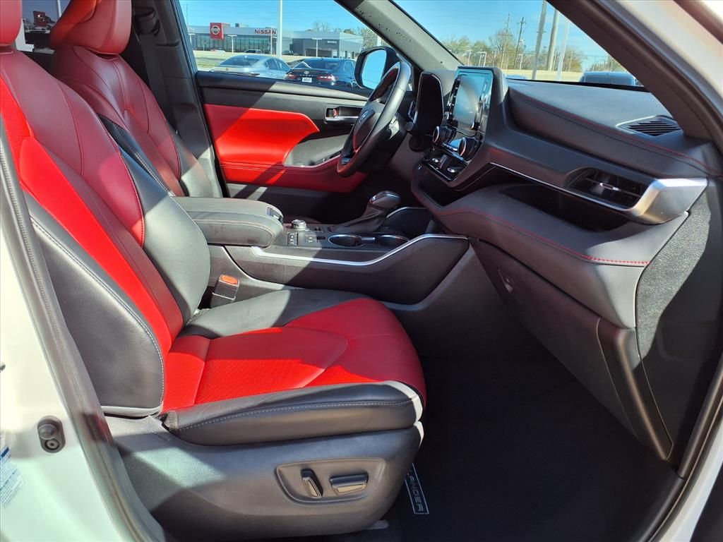 2021 Toyota Highlander XSE White at Autostrade