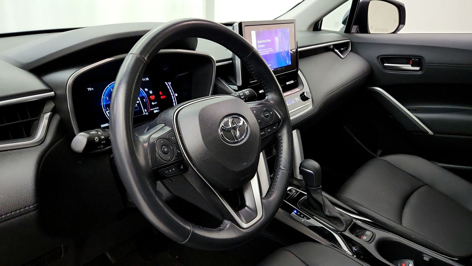 Used 2023  Toyota XLE image 25