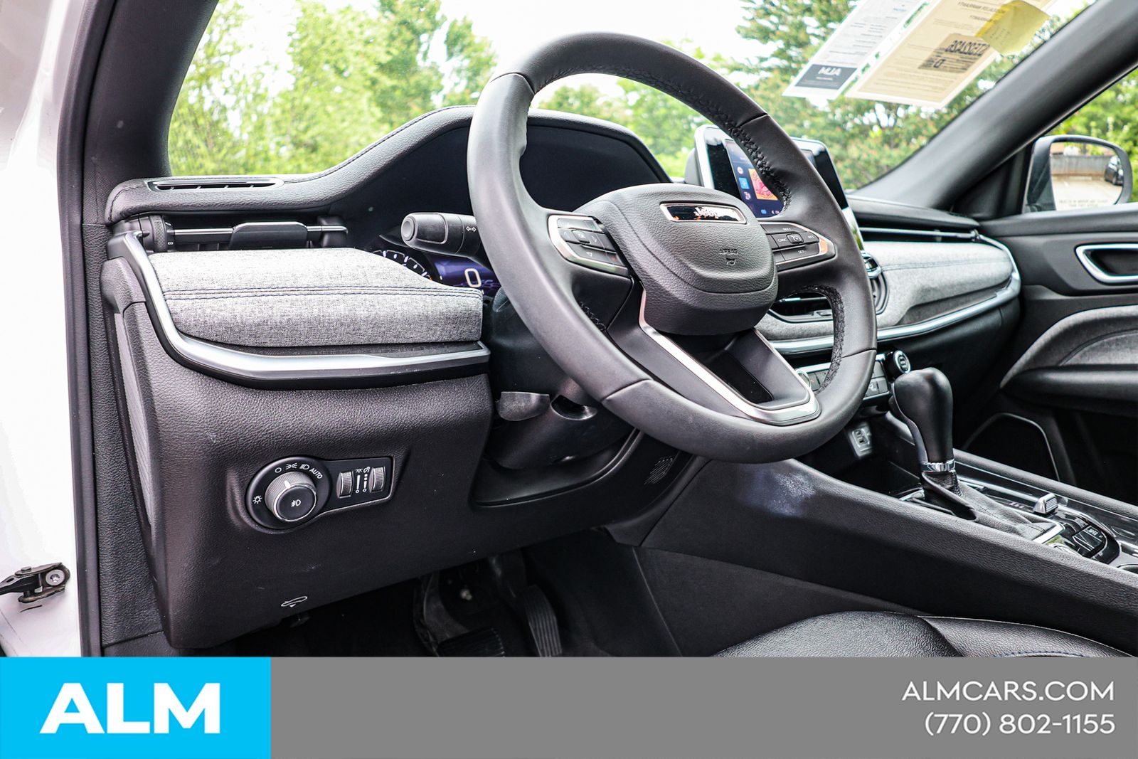 Used 2025 White Jeep Latitude image 21