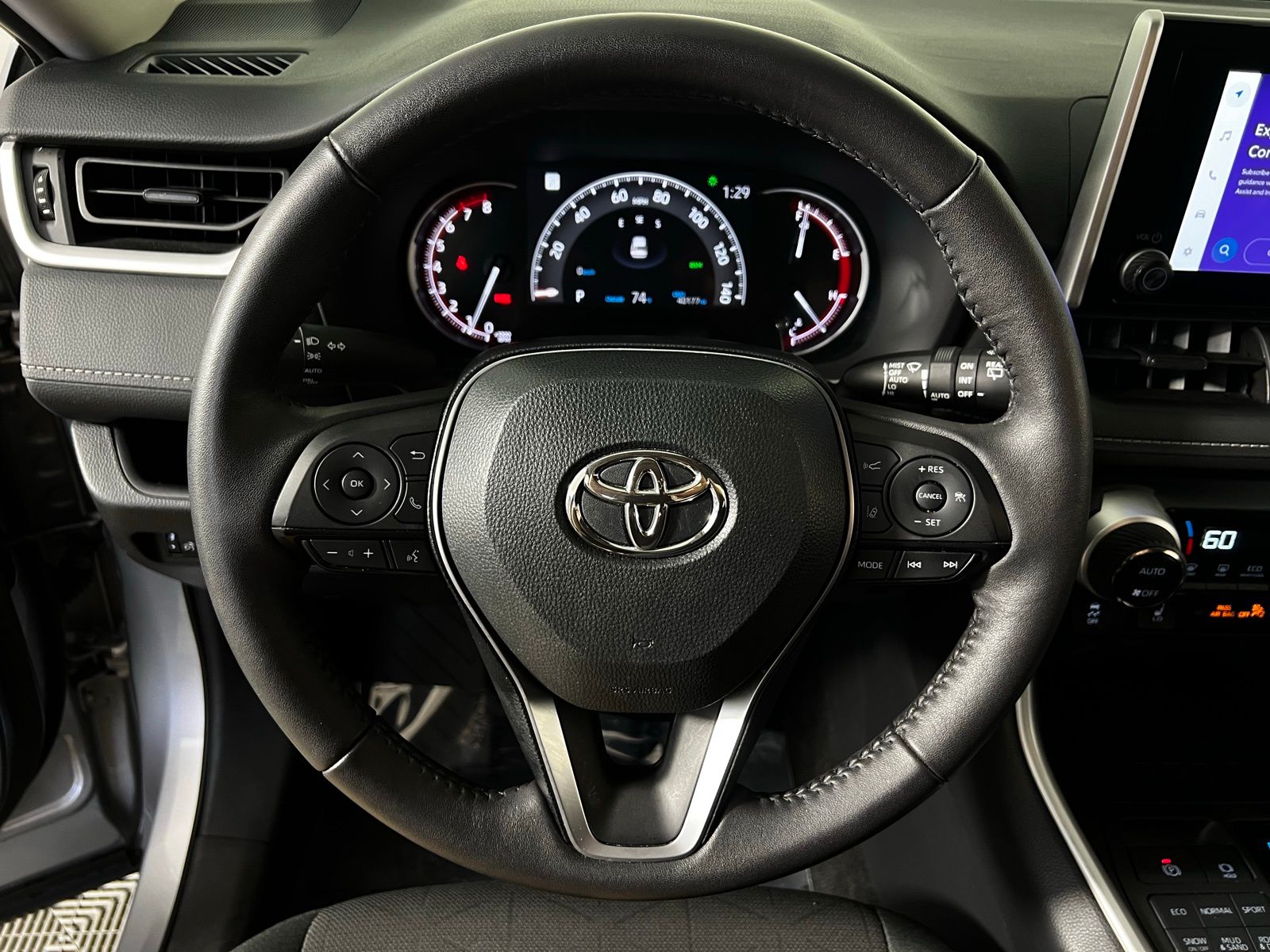 2024 Toyota RAV4 XLE 15