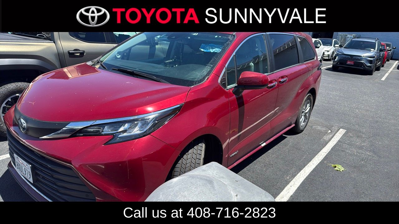2021 Toyota Sienna XLE FWD photo