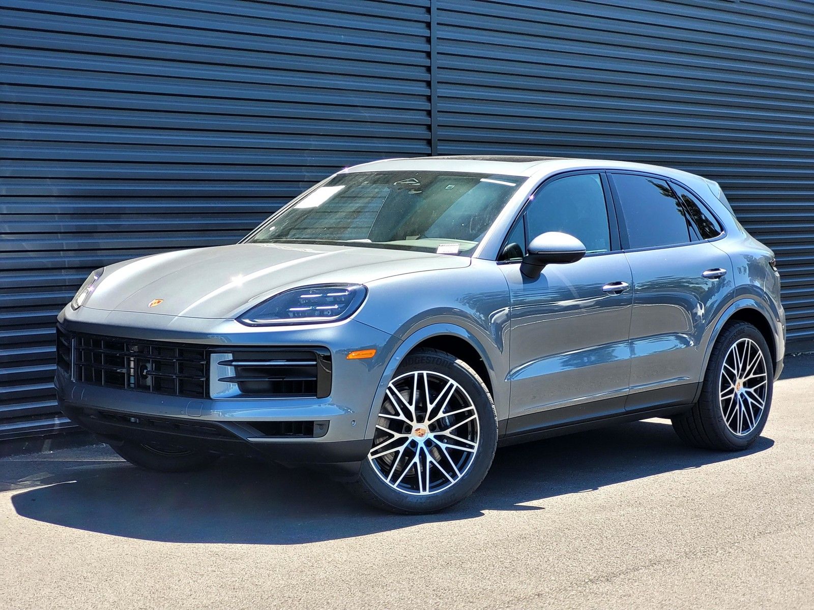 2026 Porsche Cayenne Base — full photo 1 of 26