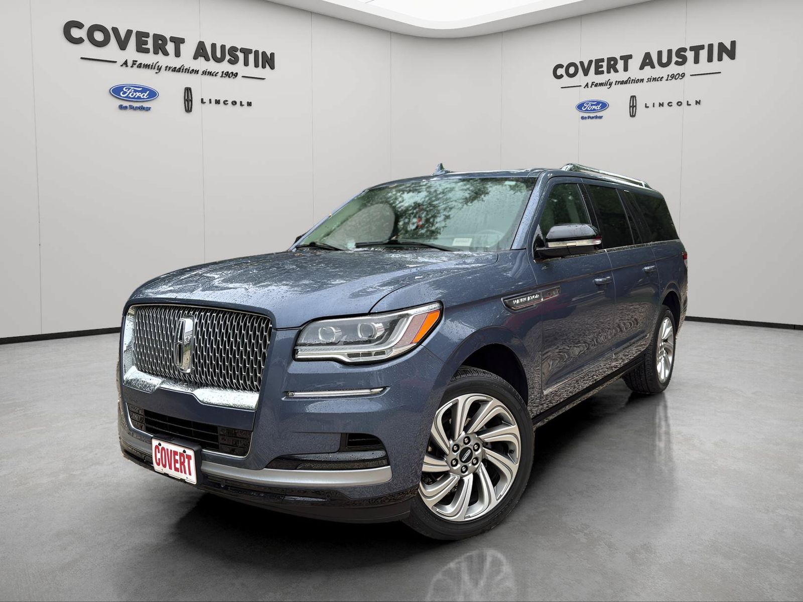 Blue Metallic 2022 Lincoln Navigator SUV / Crossover 4X2 Automatic