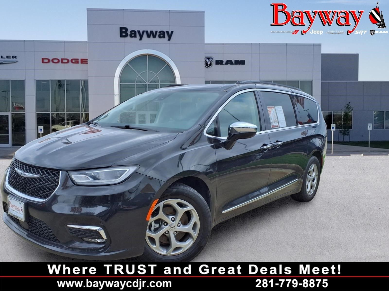 2023 Chrysler Pacifica Limited Black at Bravo Nissan