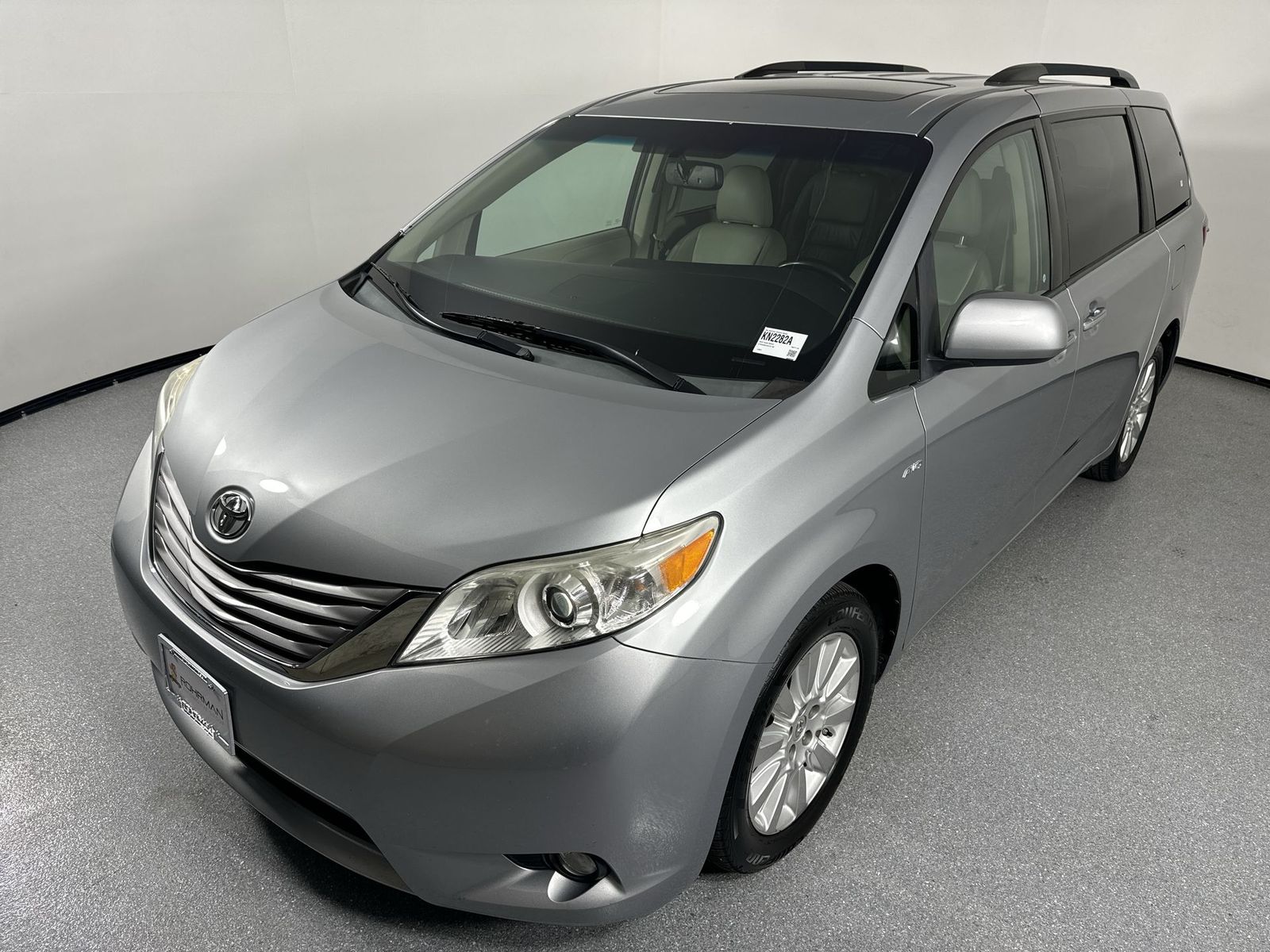 2016 Toyota Sienna Limited 24