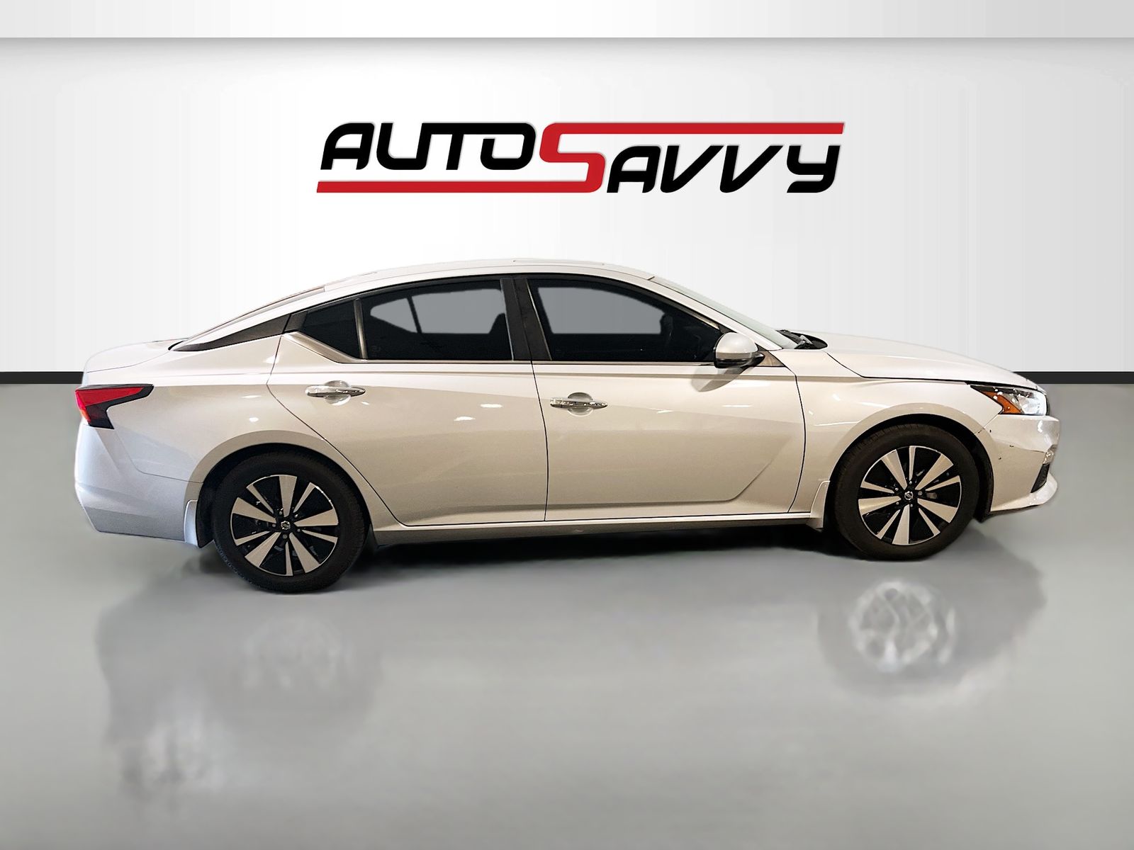 Used 2021 Silver Nissan 2.5 SV image 8