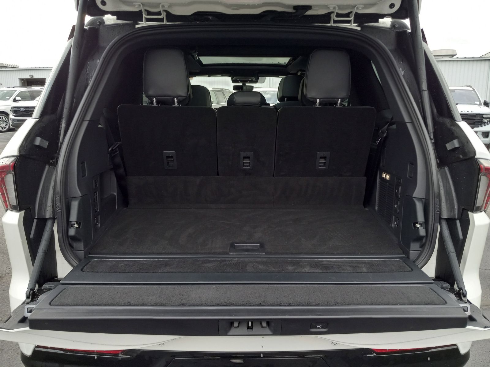 2025 Lincoln Navigator image 12