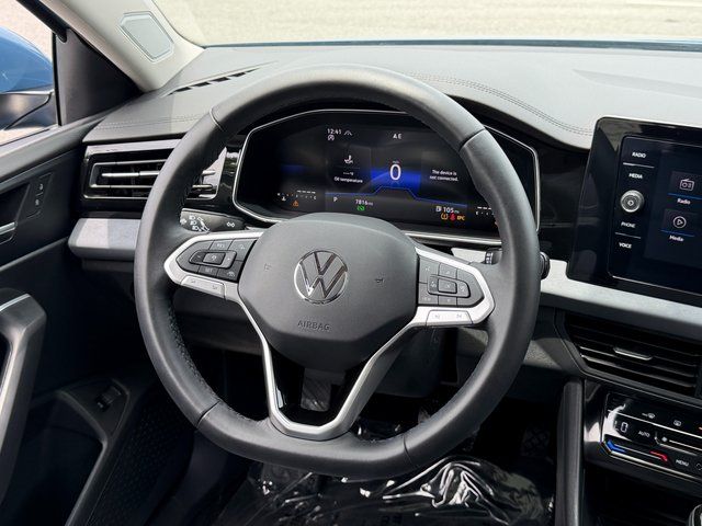 Used 2025 Blue Volkswagen 1.5T SE image 18