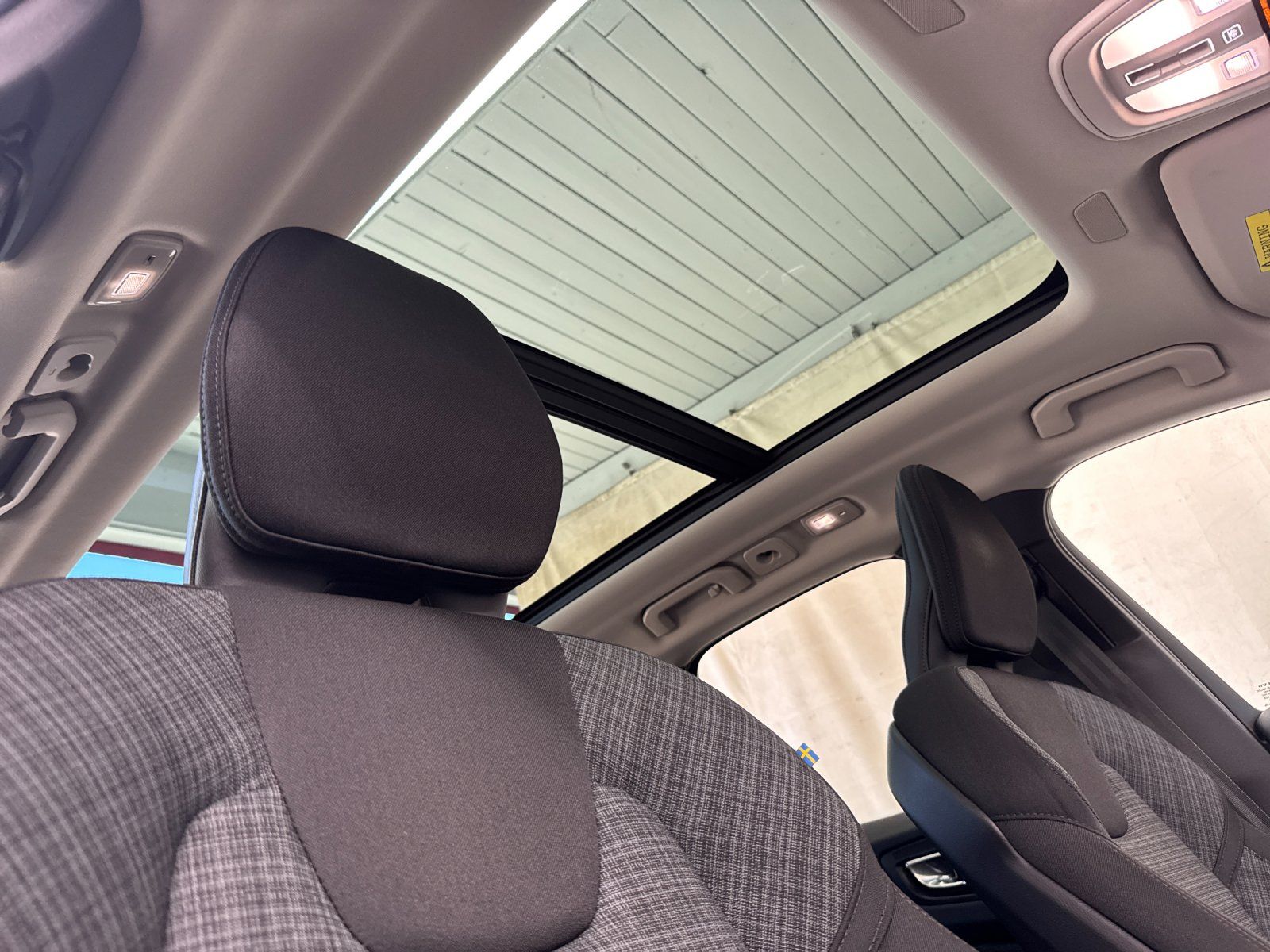 used 2022 Volvo XC60 Recharge Plug-In Hybrid car, priced at $31,998