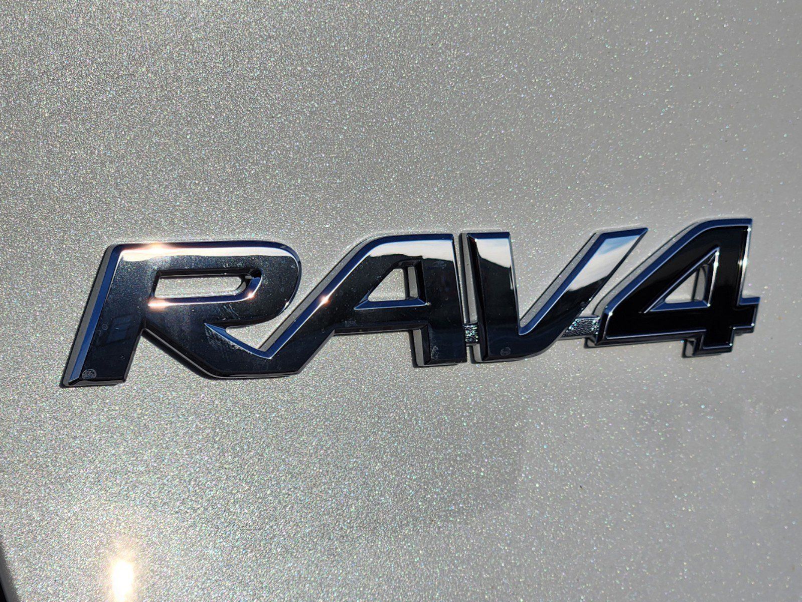 2025 Toyota RAV4 Hybrid XLE Premium 9