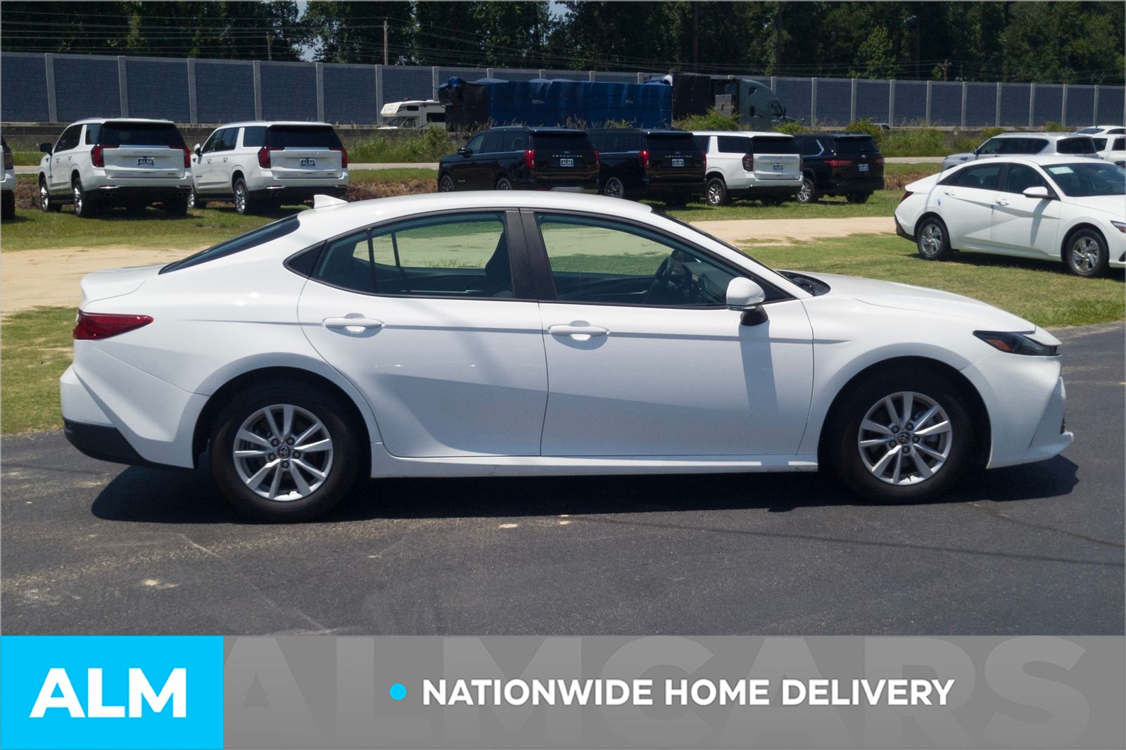 Used 2025 Ice Toyota LE image 4