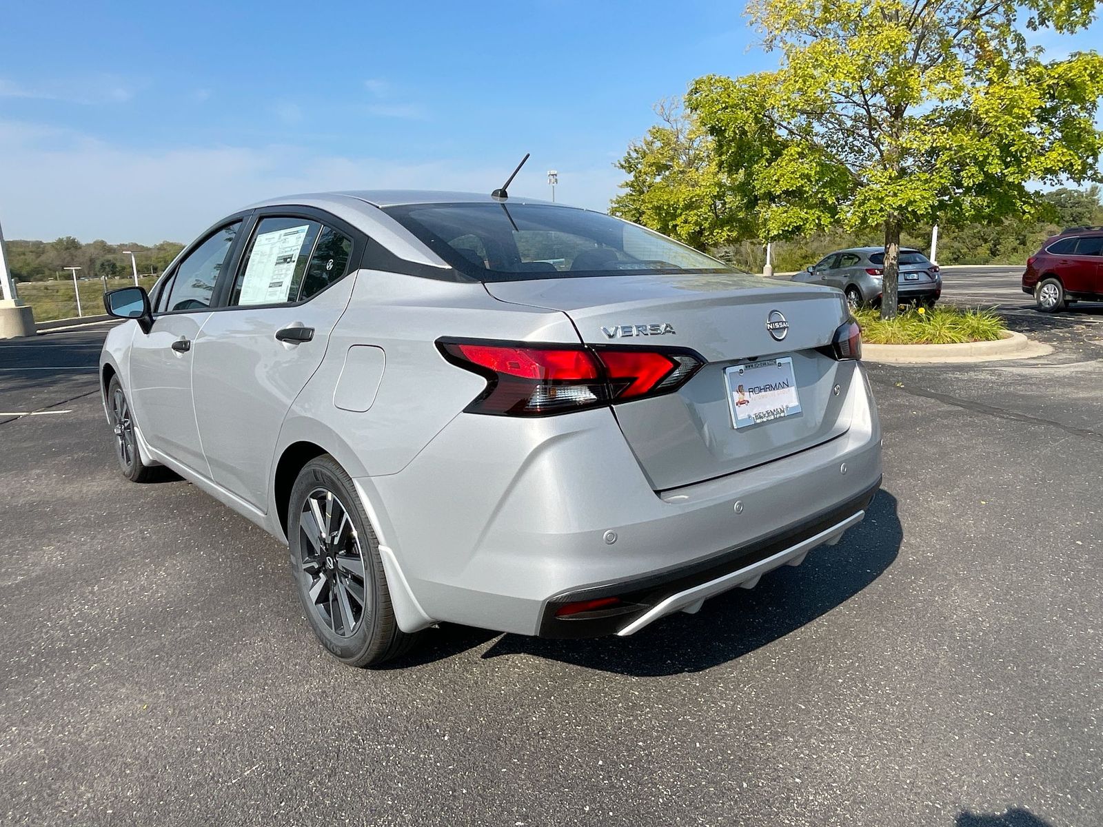 2024 Nissan Versa 1.6 S 32