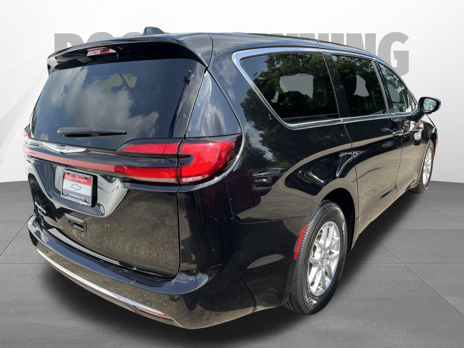 2024 Chrysler Pacifica Touring L - 3