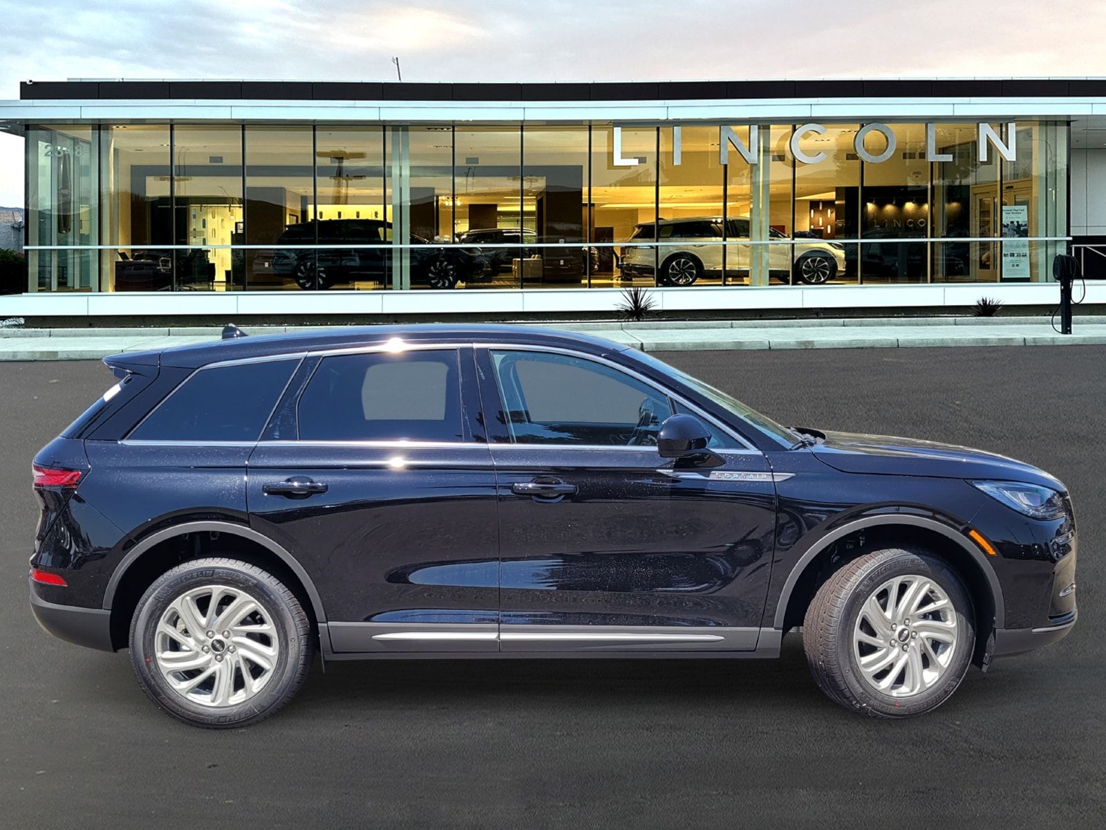 Used 2025 Black Lincoln Premiere image 3