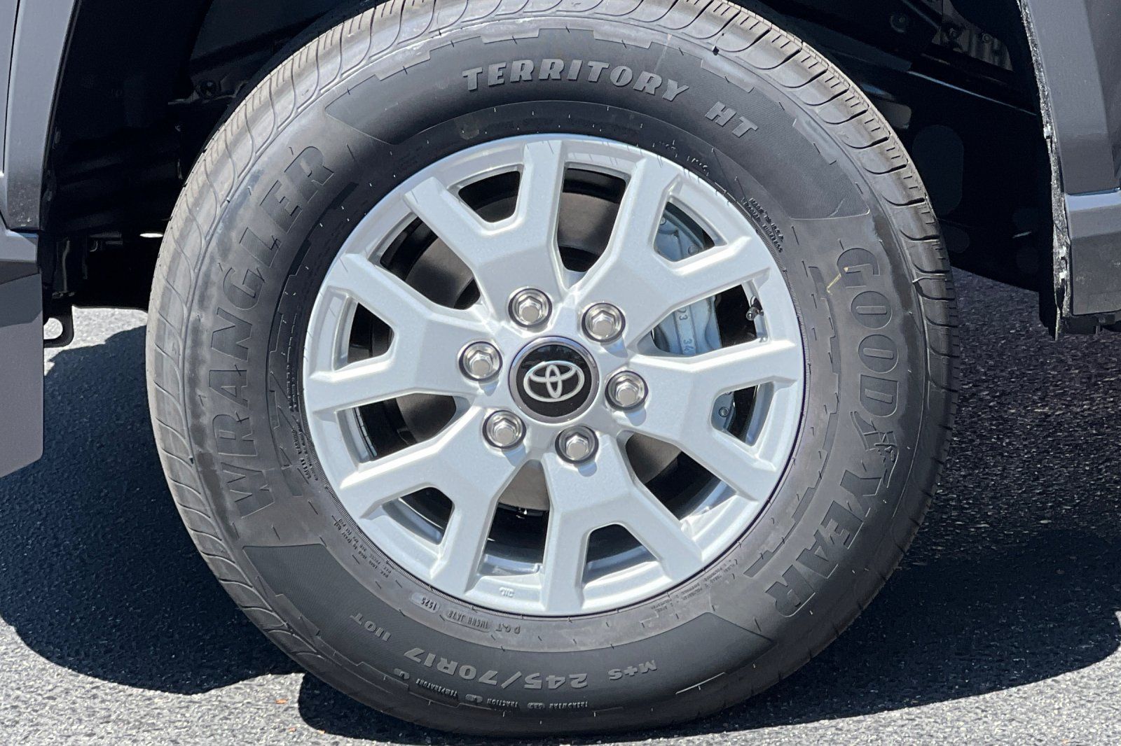 2025 Toyota Tacoma SR5 - Photo 32