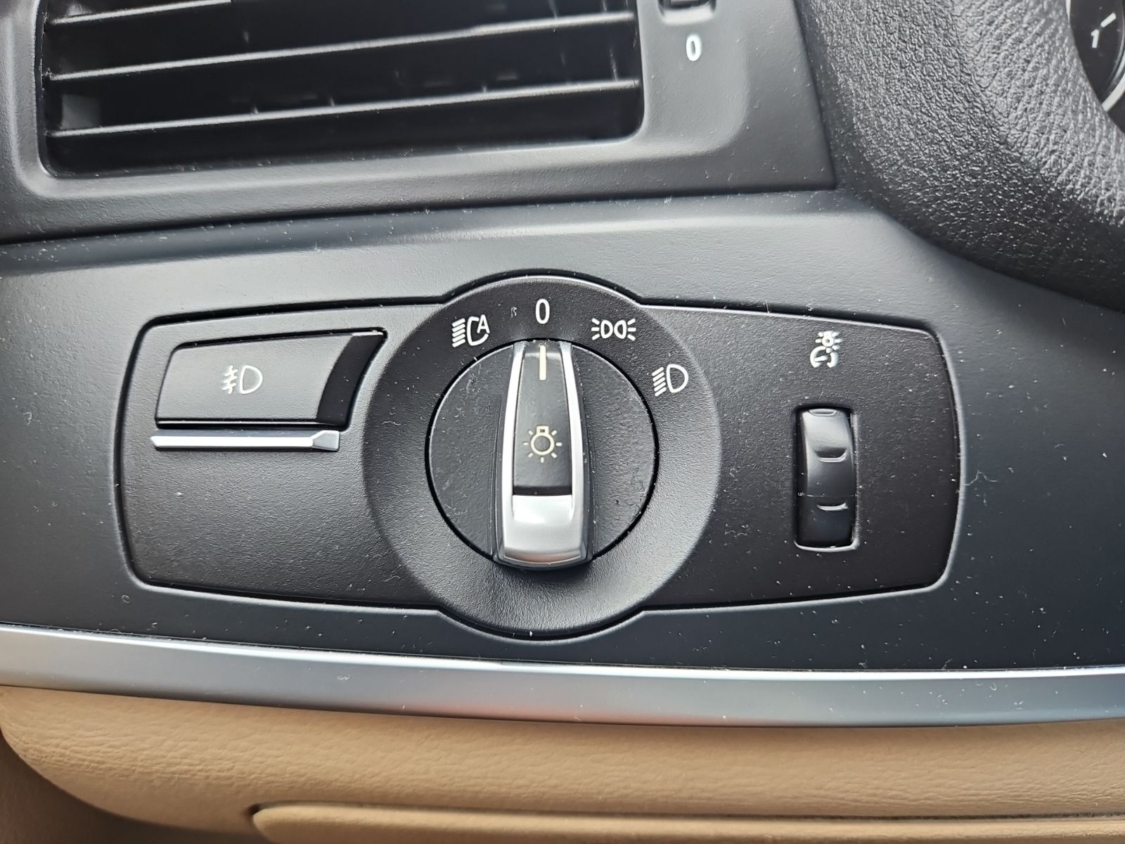 Used 2011 Silver BMW xDrive28i image 23