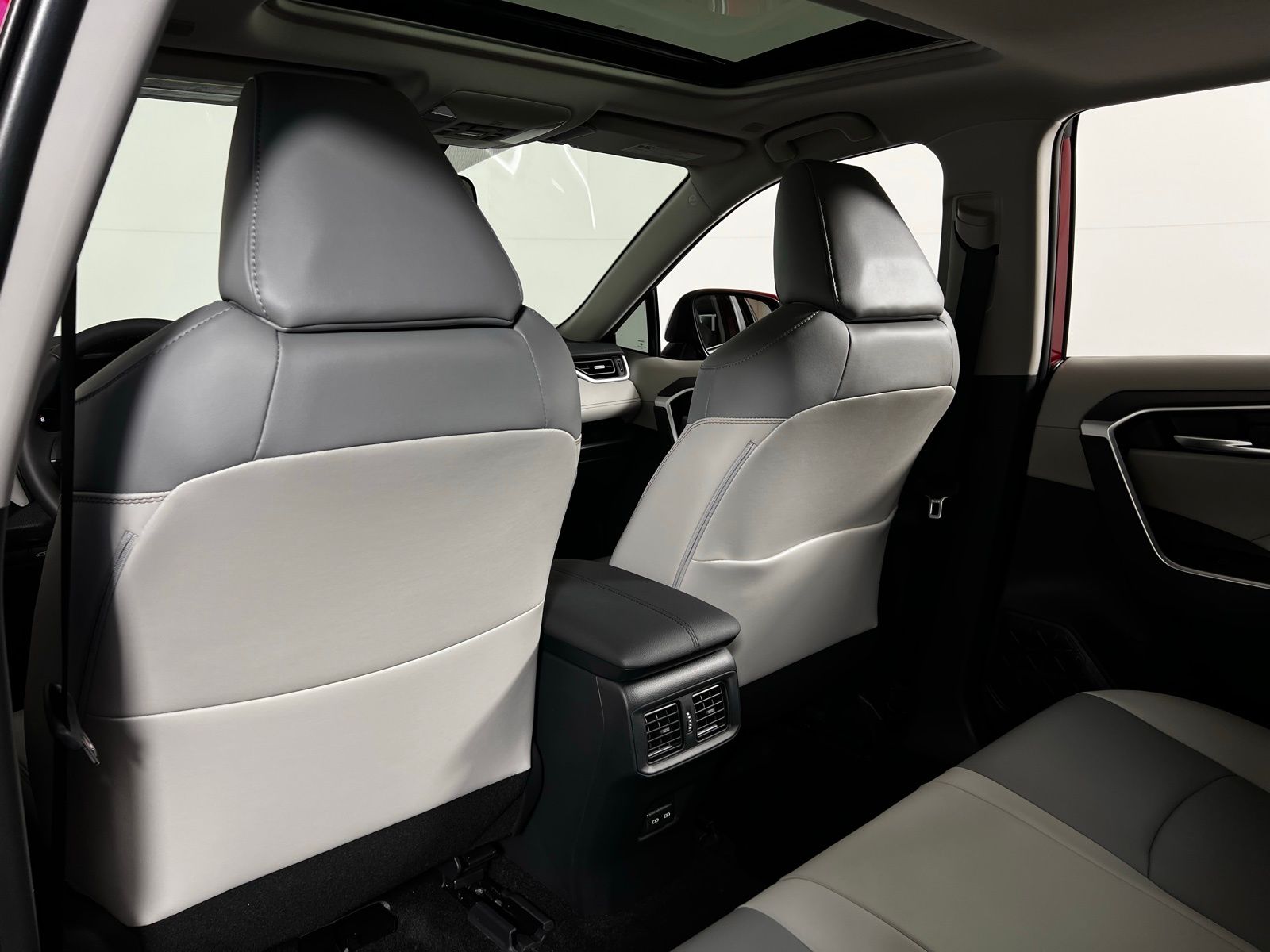 2025 Toyota RAV4 XLE Premium 17