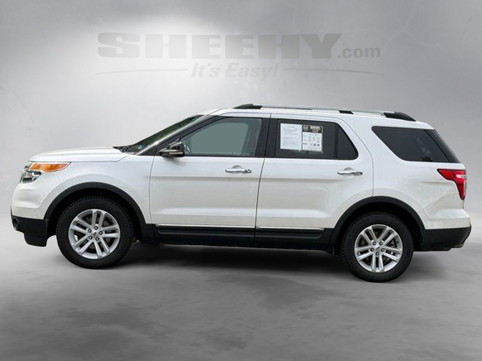 Used 2013 White Platinum Clearcoat Metallic Ford XLT image 15