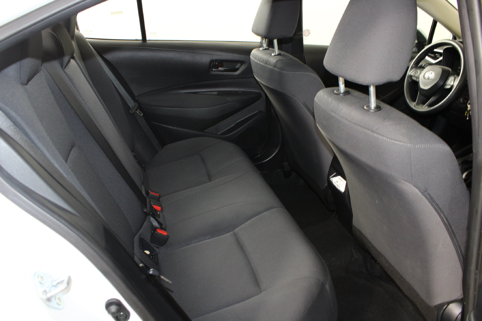 Used 2025 White Toyota LE image 23
