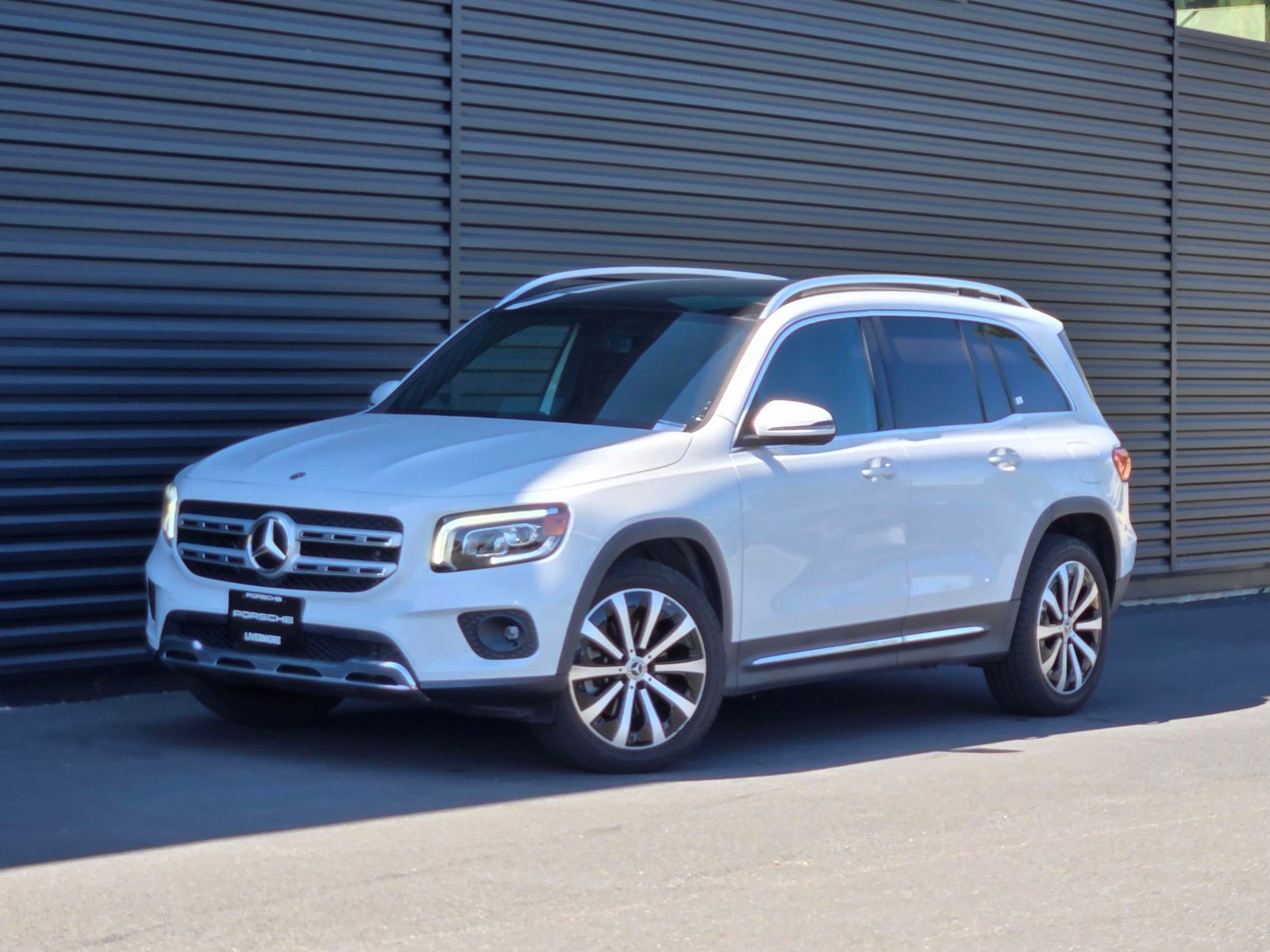 Digital White Metallic 2021 Mercedes-Benz GLB SUV / Crossover All-Wheel Drive 8-Speed Automatic